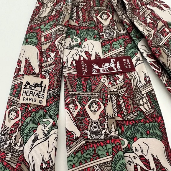 Hermès Silk Tie - Jungle Scene in Red - Authentic and Vintage - Picture 2 of 2